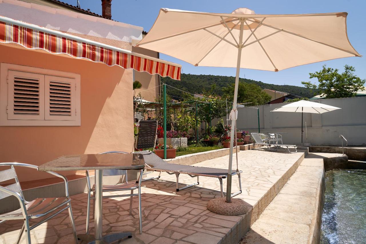 Apartments Nives Cres Εξωτερικό φωτογραφία