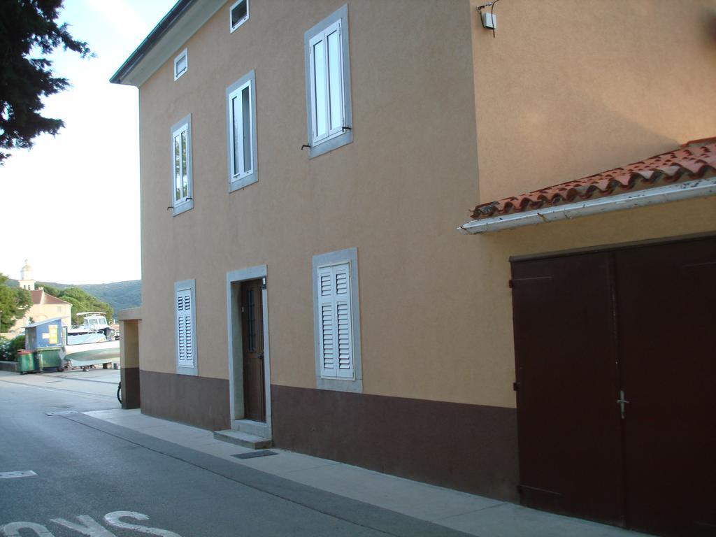 Apartments Nives Cres Εξωτερικό φωτογραφία